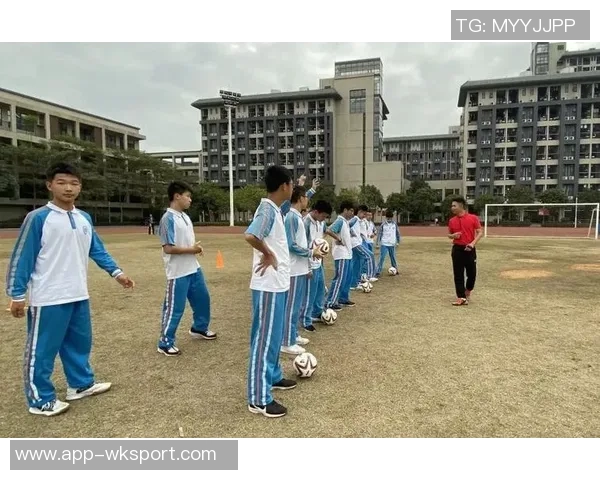 综合实践活动中的足球教学探索与创新课件展示