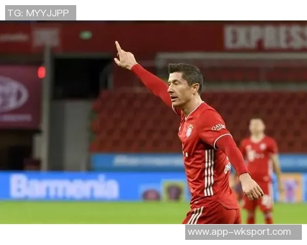 足球意外击中后脑勺的趣味瞬间与运动安全的重要性探讨 足球意外击中后脑勺的趣味瞬间与运动安全的重要性探讨