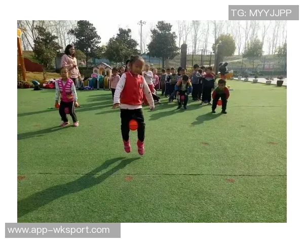 足球夹球跳的技巧与训练方法解析助你提升运动表现与乐趣